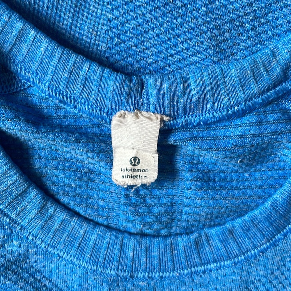 Lululemon light blue lightweight running shirt. Stretchy Lycra blend. Size S - Picture 6 of 7